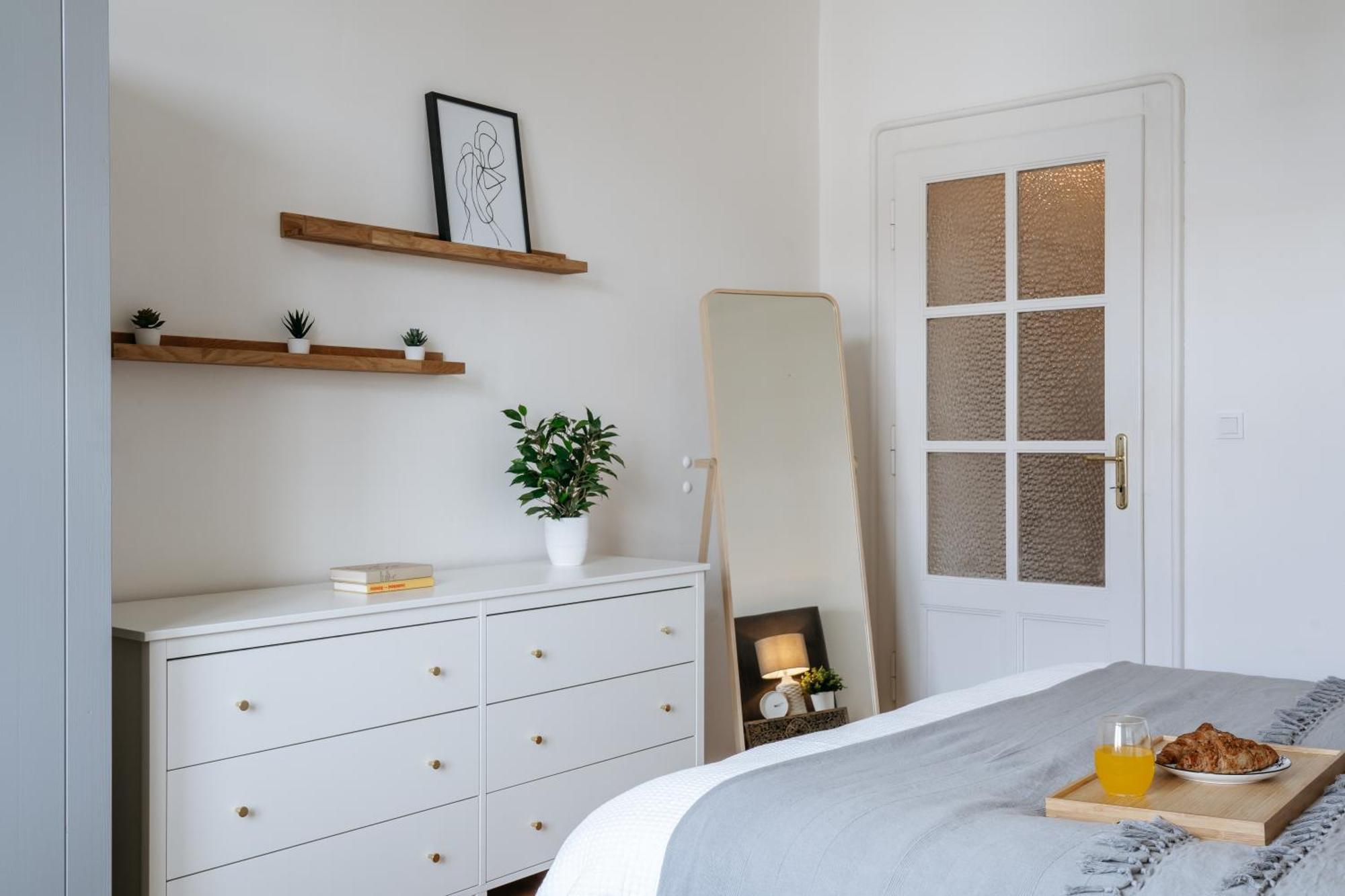 Days - 1bdr - Workspace - Near Castle Apartment Prag