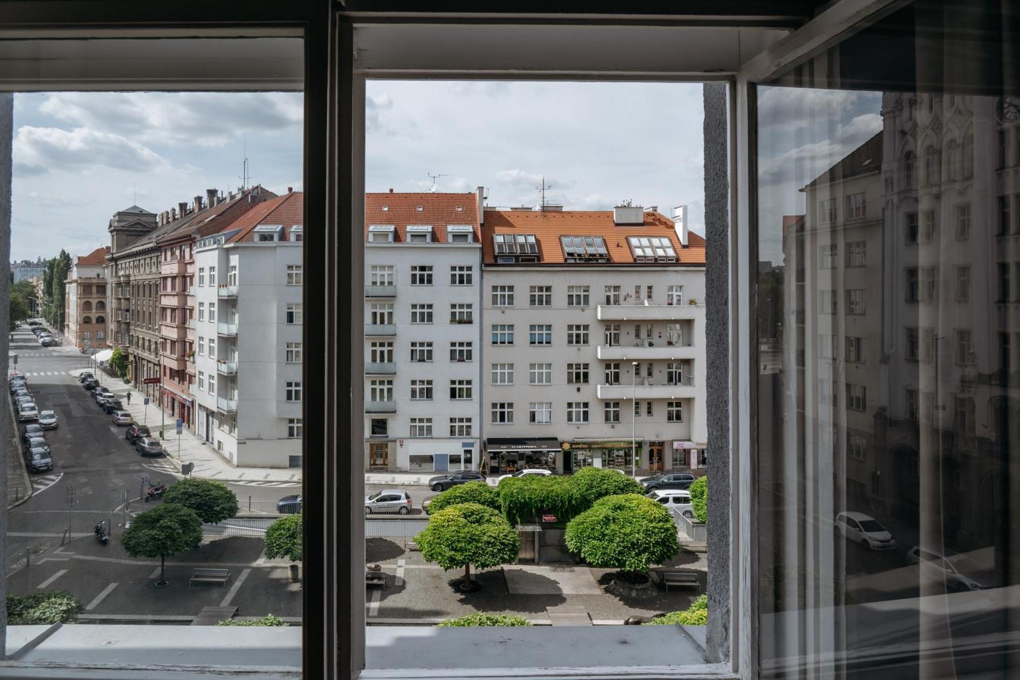 Days - 1bdr - Workspace - Near Castle *
