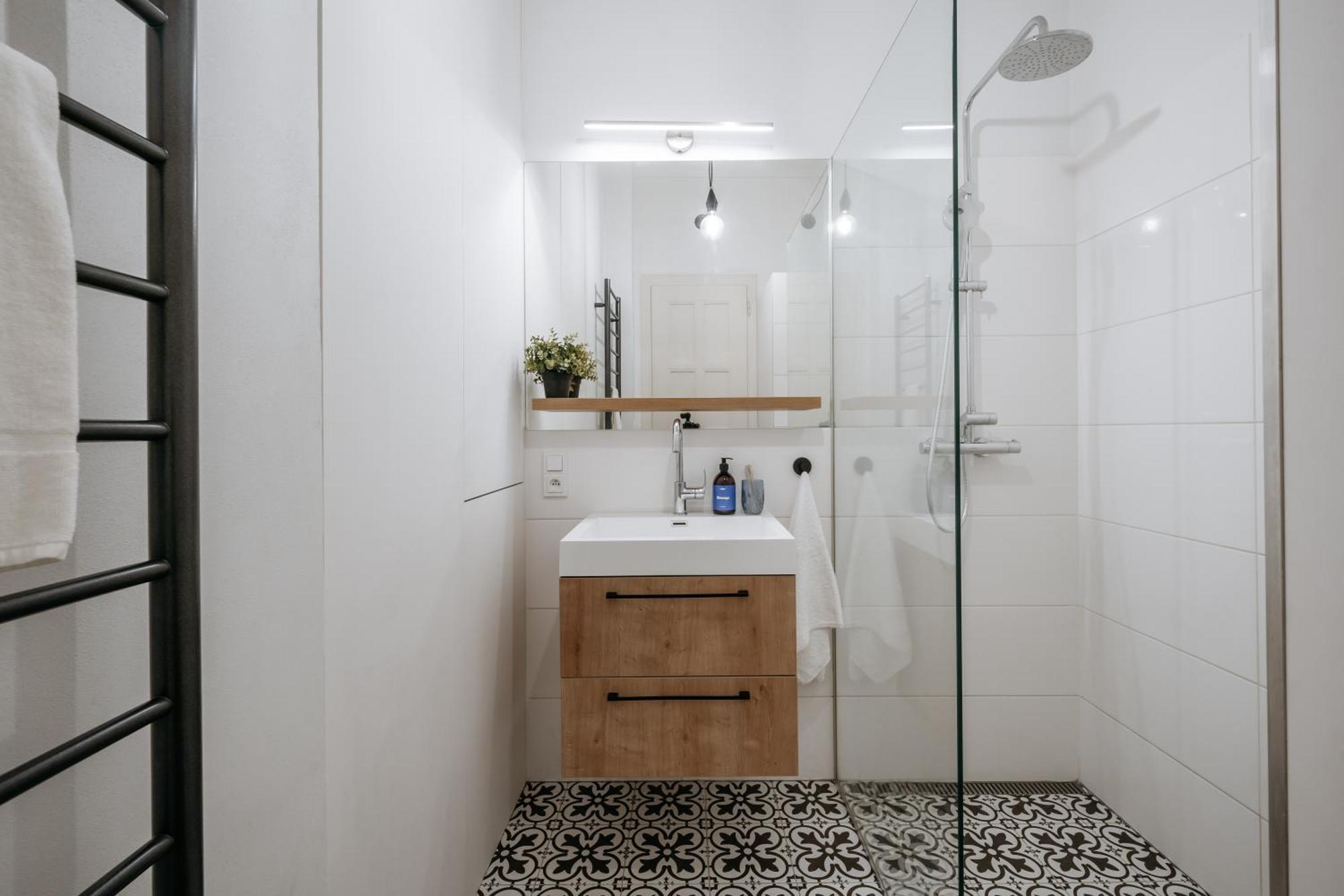 Days - 1bdr - Workspace - Near Castle Apartment