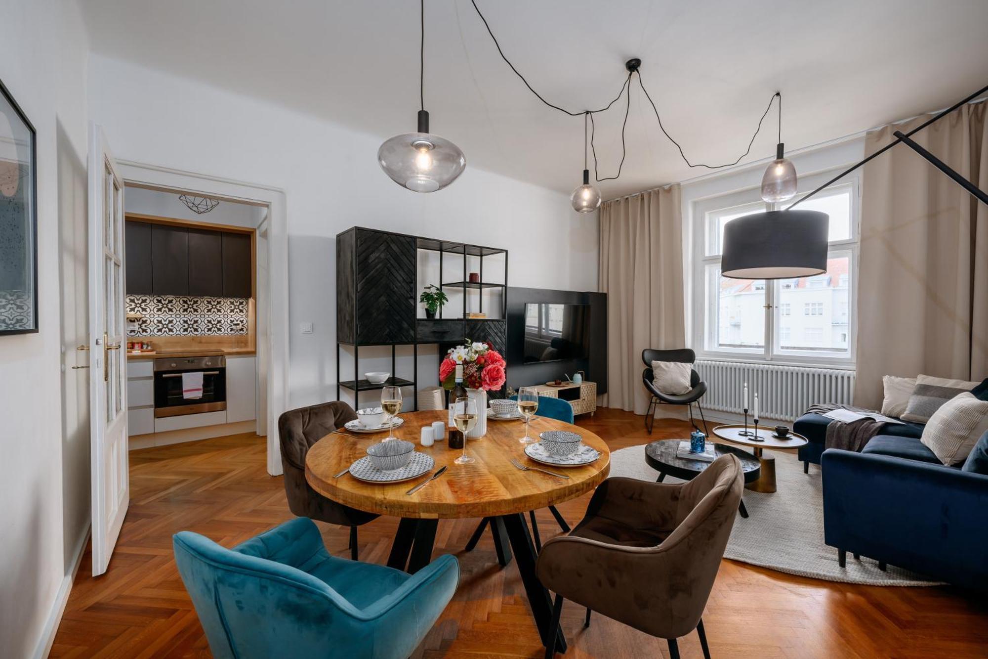 Days - 1bdr - Workspace - Near Castle Apartment *
