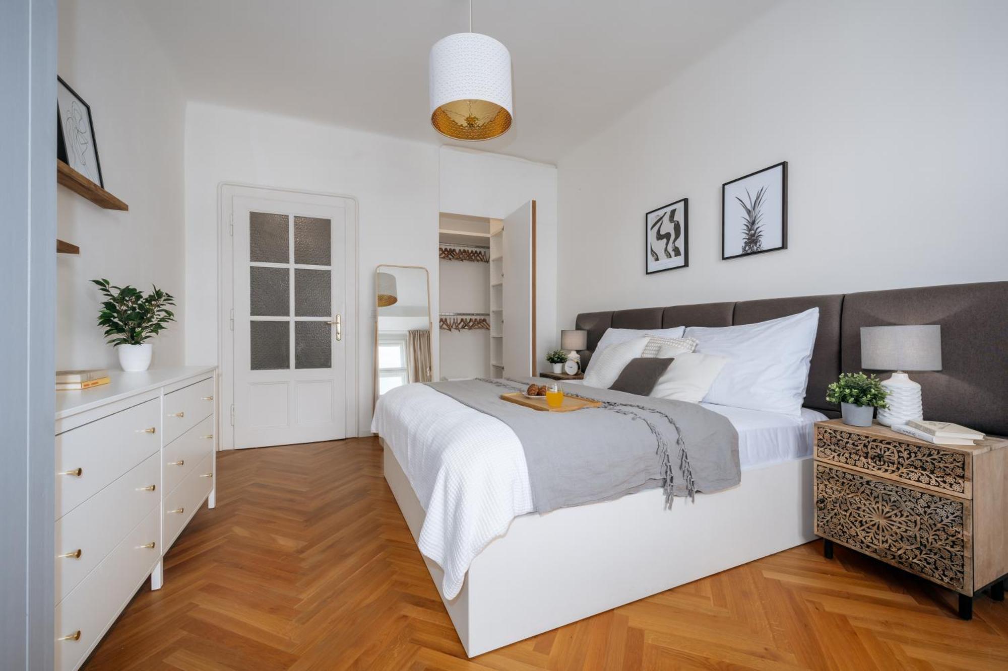 Apartment Days - 1bdr - Workspace - Near Castle Prag